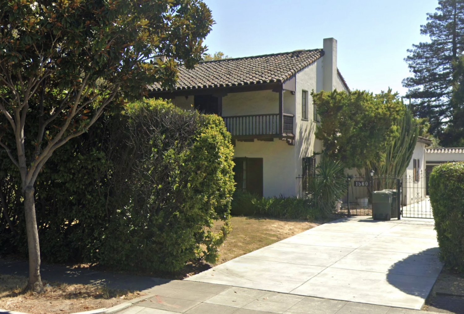 1560 University Avenue before preparation — the house as it stood, from the street
