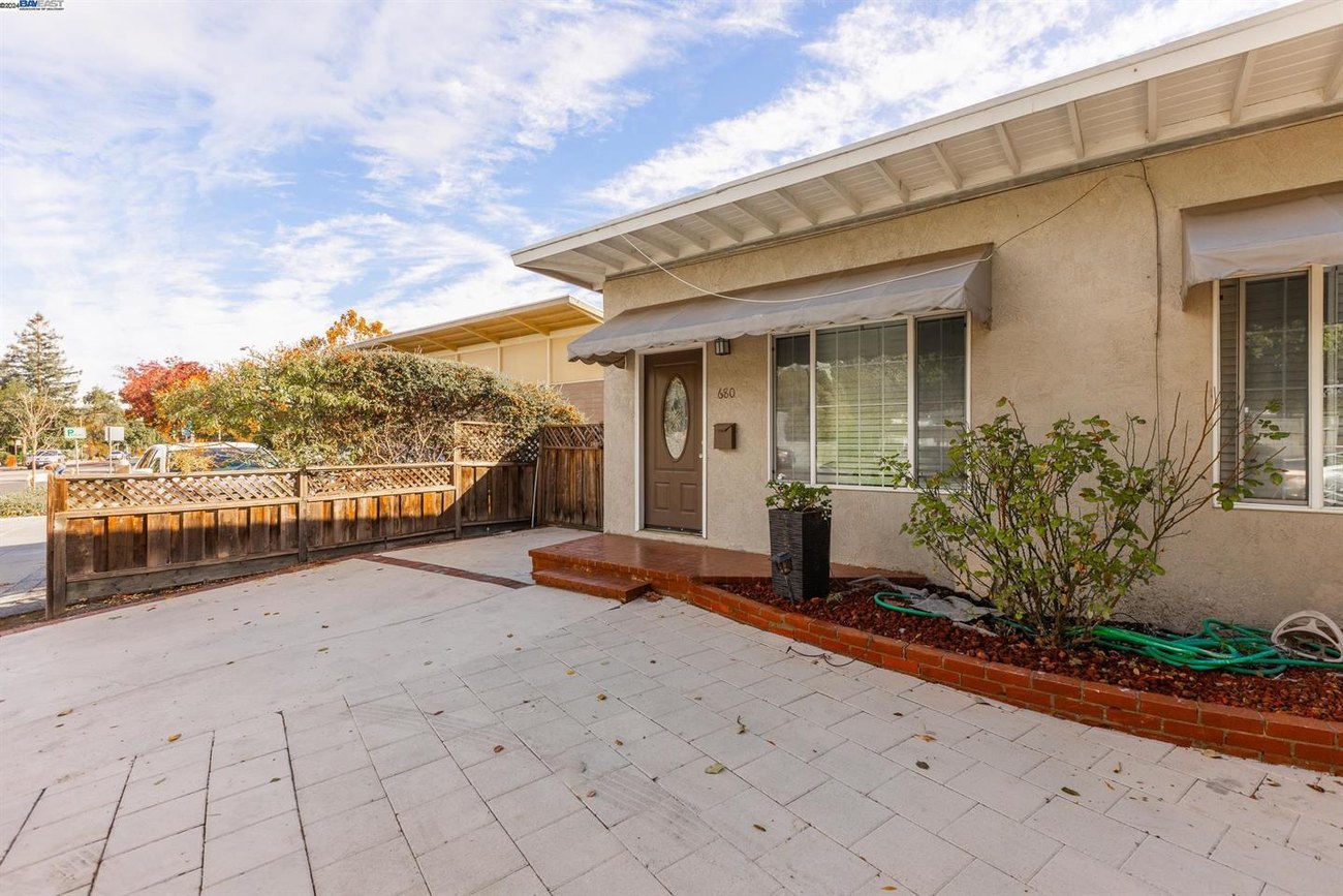 676–680 Colorado Avenue, Palo Alto