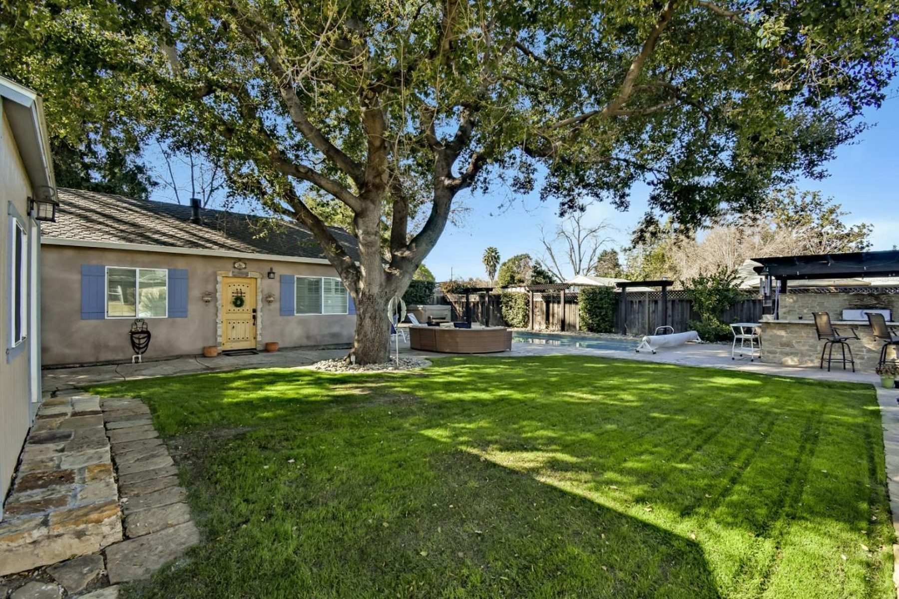 433 S Daniel Way, San Jose — the garden, pool and outdoor kitchen under a mature sycamore